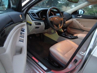 2014 Kia Cadenza Premium Sedan