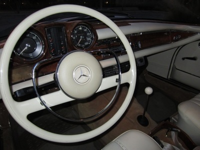 1966 Mercedes-Benz 250 Sedan
