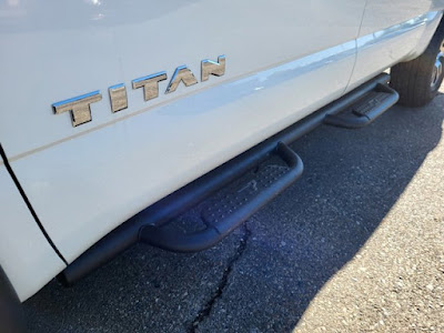 2024 Nissan Titan 4x4 Crew Cab SV