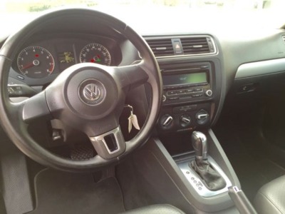 2013 Volkswagen Jetta SE Leather Loaded Sedan