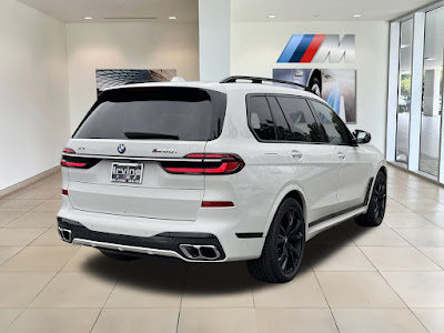 2025 BMW X7 M60i