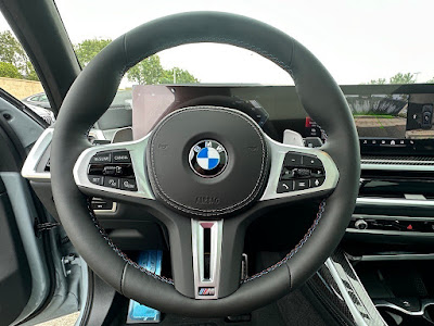 2025 BMW X7 M60i