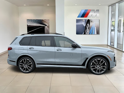 2025 BMW X7 M60i