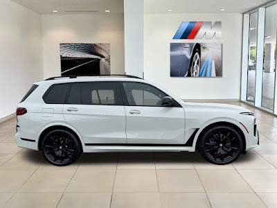 2025 BMW X7 M60i