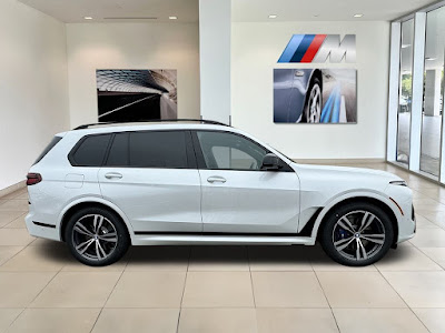 2025 BMW X7 M60i