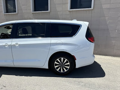 2022 Chrysler Pacifica Hybrid Touring L! FACTORY CERTIFIED WARR
