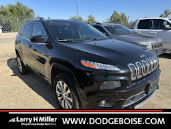 2017 Jeep Cherokee Overland 4X4! LOW MILES! LOADED!