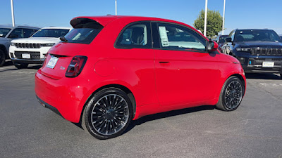 2024 FIAT 500e INSPI(RED)