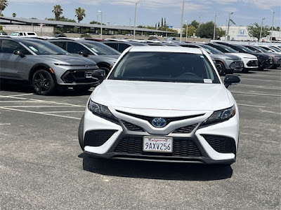 2022 Toyota Camry Hybrid SE