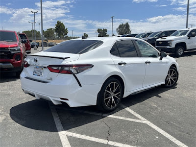 2022 Toyota Camry Hybrid SE