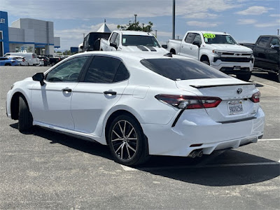 2022 Toyota Camry Hybrid SE