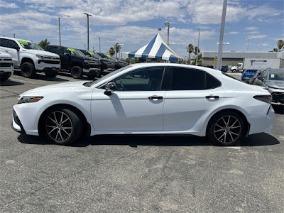 2022 Toyota Camry Hybrid SE