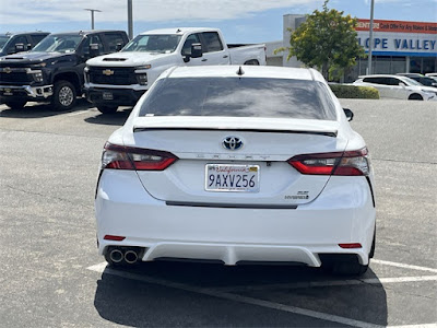 2022 Toyota Camry Hybrid SE