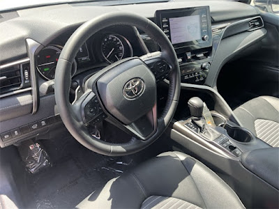 2022 Toyota Camry Hybrid SE