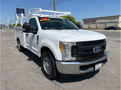 2017 Ford F350 Super Duty Regular Cab XL Pickup 2D 8 ft