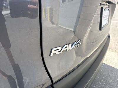 2022 Toyota RAV4 XLE AWD! ONE OWNER!