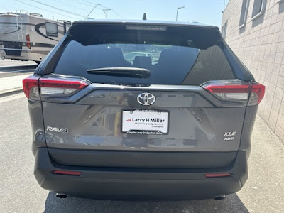 2022 Toyota RAV4 XLE AWD! ONE OWNER!