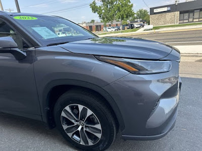 2023 Toyota Highlander XLE AWD! ONE OWNER!