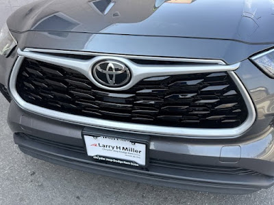 2023 Toyota Highlander XLE AWD! ONE OWNER!