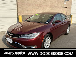 2015 Chrysler 200 Limited! LOW MILES!!