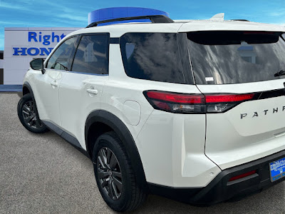 2023 Nissan Pathfinder SV