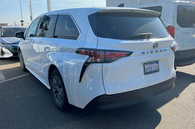 2021 Toyota Sienna LE