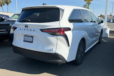 2021 Toyota Sienna LE