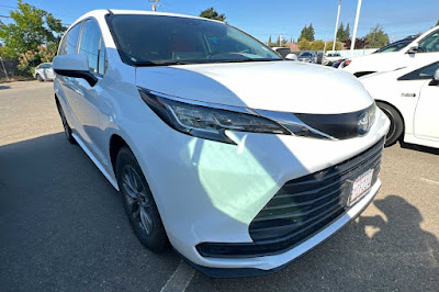 2021 Toyota Sienna LE