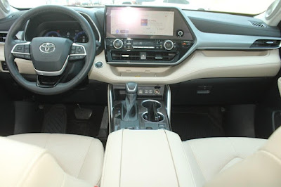 2023 Toyota Highlander Hybrid Platinum