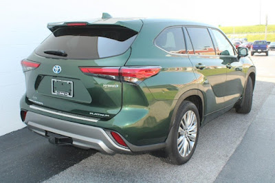 2023 Toyota Highlander Hybrid Platinum