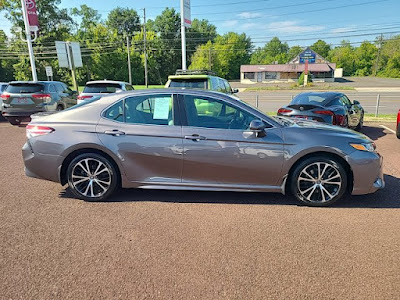 2020 Toyota Camry SE FWD