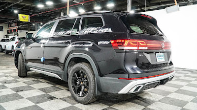 2024 Volkswagen Atlas 2.0T Peak Edition SEL