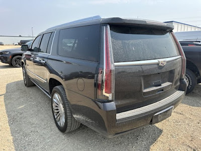 2018 Cadillac Escalade ESV Platinum 4WD! LOADED!