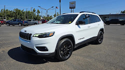 2023 Jeep Cherokee Altitude Lux