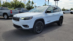 2023 Jeep Cherokee Altitude Lux