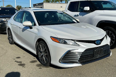 2022 Toyota Camry Hybrid XLE