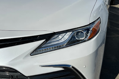 2022 Toyota Camry Hybrid XLE