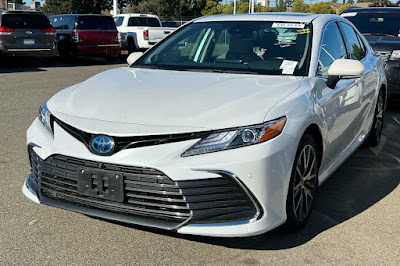 2022 Toyota Camry Hybrid XLE