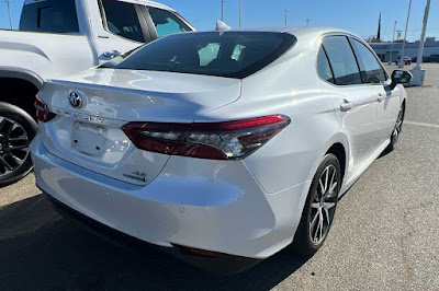 2022 Toyota Camry Hybrid XLE