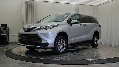 2024 Toyota Sienna LE