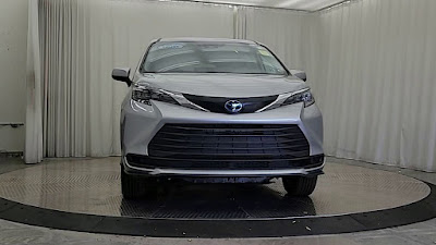 2024 Toyota Sienna LE