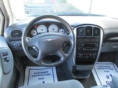 2005 Chrysler Town & Country Touring Minivan
