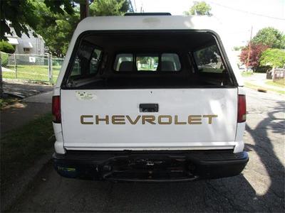 1998 Chevrolet S-10 Standard Cab SB