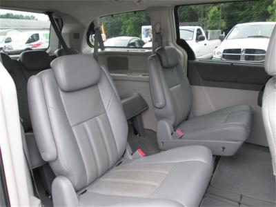 2009 Chrysler Town & Country Touring Minivan