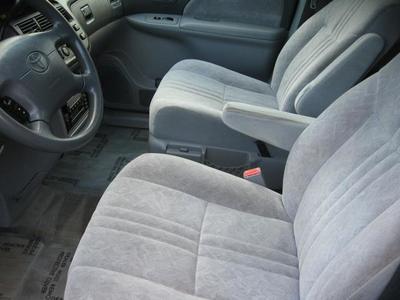 2000 Toyota Sienna LE Minivan